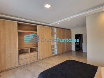 Casa en Barrio Lagos de Canning con excelentes detalles de terminación y piscina