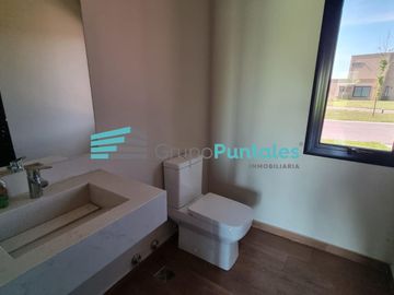 Casa en Barrio Lagos de Canning con excelentes detalles de terminación y piscina