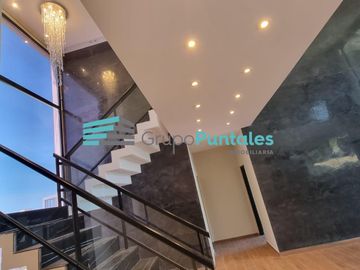 Casa en Barrio Lagos de Canning con excelentes detalles de terminación y piscina