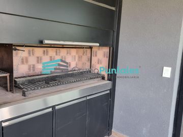 Casa en Barrio Lagos de Canning con excelentes detalles de terminación y piscina