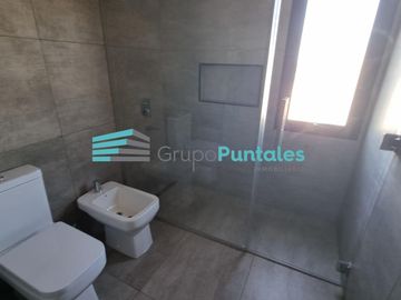 Casa en Barrio Lagos de Canning con excelentes detalles de terminación y piscina