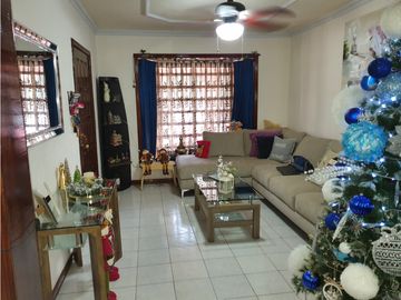 Casa en VENTA en Col. Francisco I Madero, Monterrey, Nuevo León.