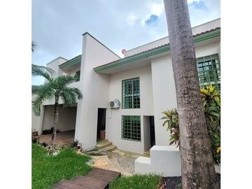 Hermosa Casa con Departamento Independiente en lamos, Cancún