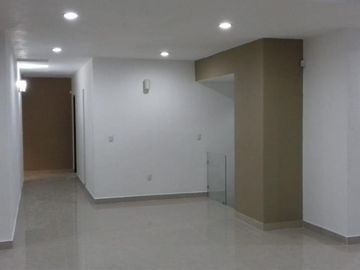 Hermosa Residencia en Pedregal de Vista Hermosa, Sótano, 3 Recamaras, Cto Serv.