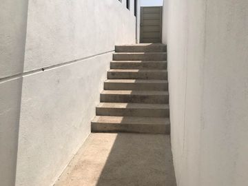 Hermosa Residencia en Pedregal de Vista Hermosa, Sótano, 3 Recamaras, Cto Serv.
