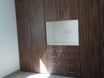 Hermosa Residencia en Pedregal de Vista Hermosa, Sótano, 3 Recamaras, Cto Serv.