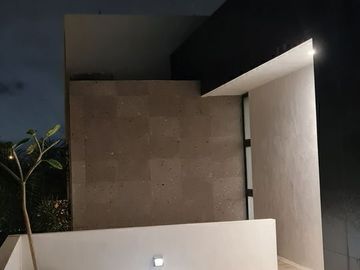 Residencia en ESQUINA 4 Recamaras y Alberca en Mérida