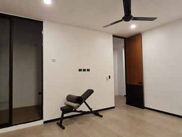 Residencia en ESQUINA 4 Recamaras y Alberca en Mérida