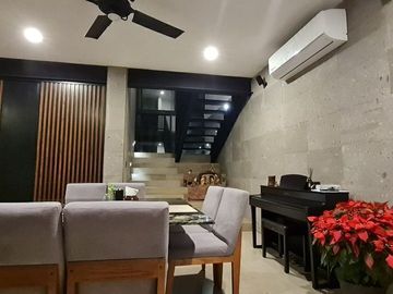 Residencia en ESQUINA 4 Recamaras y Alberca en Mérida