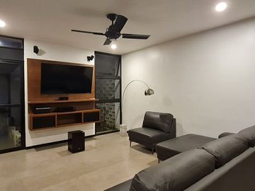 Residencia en ESQUINA 4 Recamaras y Alberca en Mérida