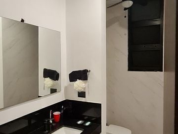 Residencia en ESQUINA 4 Recamaras y Alberca en Mérida