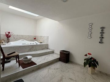 Casa en Venta, Lomas de Valle Escondido, 5 Recamaras
