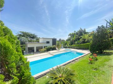 VENTA EXCELENTE CASA CONDOMINIO VIA AL AEROPUERTO