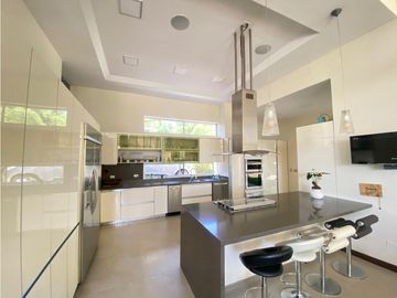 VENTA EXCELENTE CASA CONDOMINIO VIA AL AEROPUERTO
