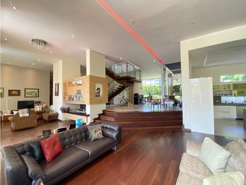 VENTA EXCELENTE CASA CONDOMINIO VIA AL AEROPUERTO