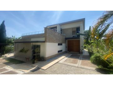 VENTA EXCELENTE CASA CONDOMINIO VIA AL AEROPUERTO