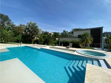 VENTA EXCELENTE CASA CONDOMINIO VIA AL AEROPUERTO