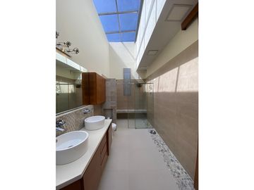 VENTA EXCELENTE CASA CONDOMINIO VIA AL AEROPUERTO