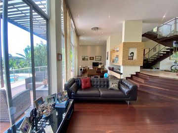 VENTA EXCELENTE CASA CONDOMINIO VIA AL AEROPUERTO