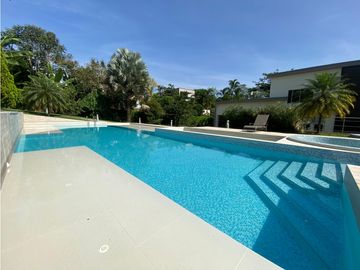 VENTA EXCELENTE CASA CONDOMINIO VIA AL AEROPUERTO