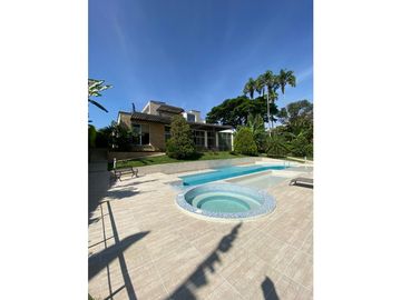 VENTA EXCELENTE CASA CONDOMINIO VIA AL AEROPUERTO
