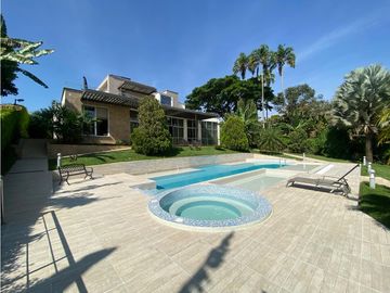 VENTA EXCELENTE CASA CONDOMINIO VIA AL AEROPUERTO