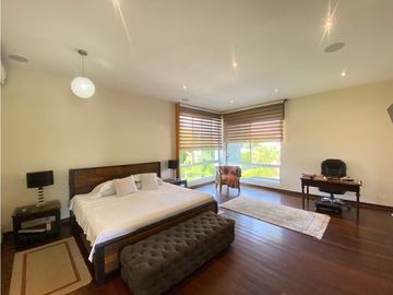 VENTA EXCELENTE CASA CONDOMINIO VIA AL AEROPUERTO