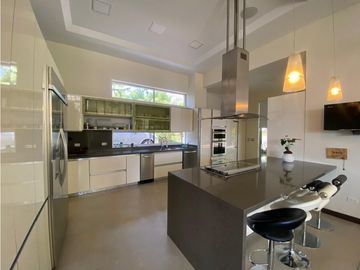 VENTA EXCELENTE CASA CONDOMINIO VIA AL AEROPUERTO