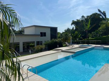 VENTA EXCELENTE CASA CONDOMINIO VIA AL AEROPUERTO
