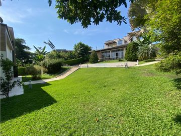 VENTA EXCELENTE CASA CONDOMINIO VIA AL AEROPUERTO