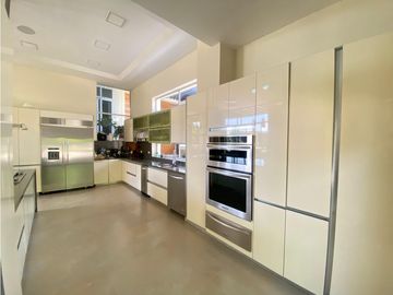 VENTA EXCELENTE CASA CONDOMINIO VIA AL AEROPUERTO
