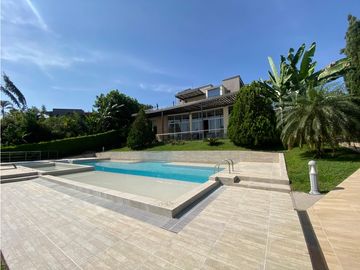 VENTA EXCELENTE CASA CONDOMINIO VIA AL AEROPUERTO