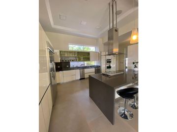 VENTA EXCELENTE CASA CONDOMINIO VIA AL AEROPUERTO