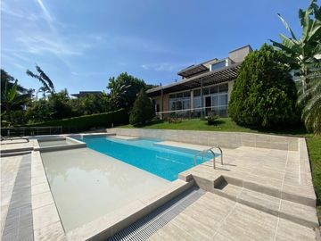VENTA EXCELENTE CASA CONDOMINIO VIA AL AEROPUERTO