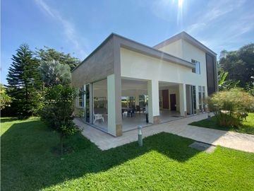 VENTA EXCELENTE CASA CONDOMINIO VIA AL AEROPUERTO