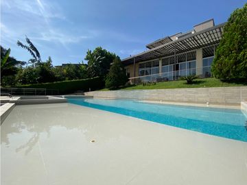 VENTA EXCELENTE CASA CONDOMINIO VIA AL AEROPUERTO