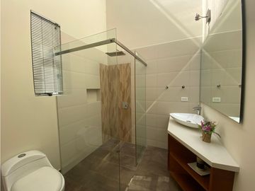 VENTA EXCELENTE CASA CONDOMINIO VIA AL AEROPUERTO