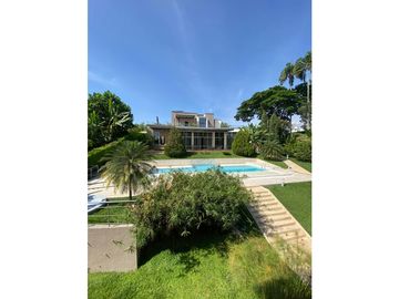 VENTA EXCELENTE CASA CONDOMINIO VIA AL AEROPUERTO