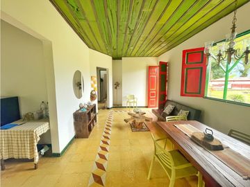 Venta de Finca Tipica Sembrada en Banano Aguacate Yuca Calarcá