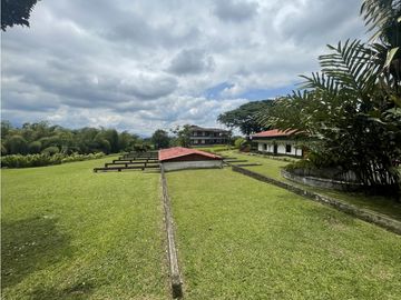 Venta de Finca Tipica Sembrada en Banano Aguacate Yuca Calarcá