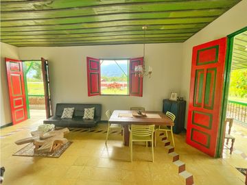 Venta de Finca Tipica Sembrada en Banano Aguacate Yuca Calarcá