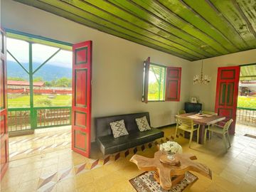 Venta de Finca Tipica Sembrada en Banano Aguacate Yuca Calarcá