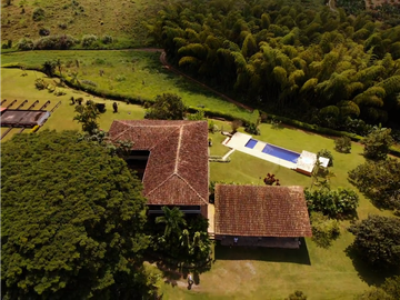 Venta de Finca Tipica Sembrada en Banano Aguacate Yuca Calarcá