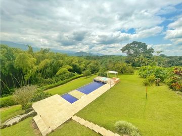Venta de Finca Tipica Sembrada en Banano Aguacate Yuca Calarcá