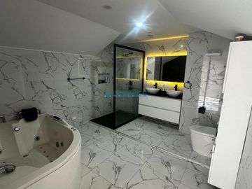 Casas Venta CAL. Ayacucho - LA MOLINA