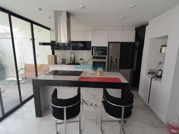 Casas Venta CAL. Ayacucho - LA MOLINA