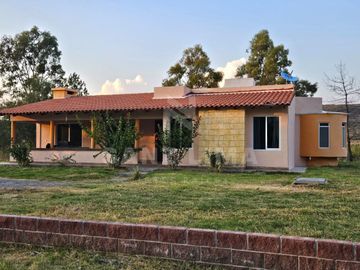 Camino a San Elías: Casa campestre con excelentes acabados