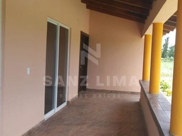 Camino a San Elías: Casa campestre con excelentes acabados