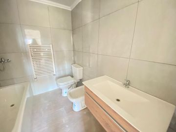 Departamento en  venta de 2 ambientes con cochera