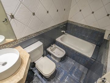 Venta PH luminoso 4 amb, 3 dorm, 2 baños, dependencia con baño, balcón, 2 terrazas, Apto crédito